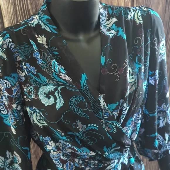 Eva Mendes New York & Company Black and Blue Floral Wrap Blouse Medium - Picture 2 of 10